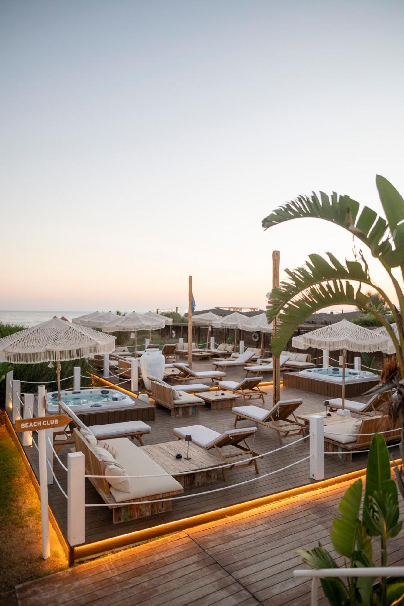 Cumeja Beach Club & Hotel Baia Domizia Ngoại thất bức ảnh